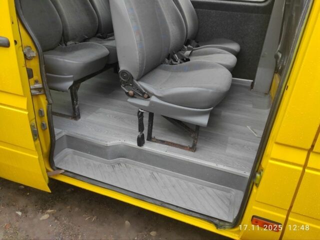 Желтый Фольксваген ЛТ, объемом двигателя 2.5 л и пробегом 928 тыс. км за 6800 $, фото 4 на Automoto.ua