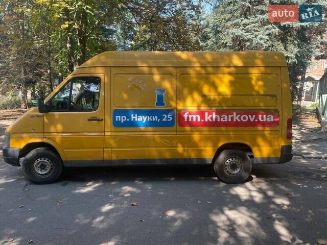 Желтый Фольксваген ЛТ, объемом двигателя 2.46 л и пробегом 380 тыс. км за 9700 $, фото 1 на Automoto.ua