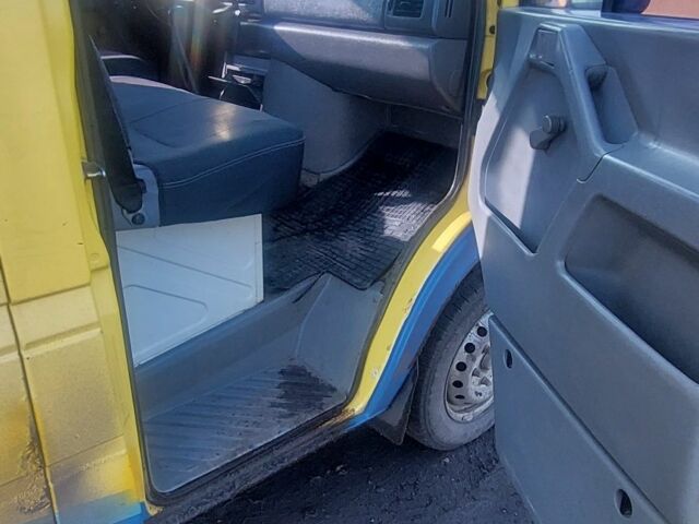 Желтый Фольксваген ЛТ, объемом двигателя 2.5 л и пробегом 380 тыс. км за 5600 $, фото 4 на Automoto.ua