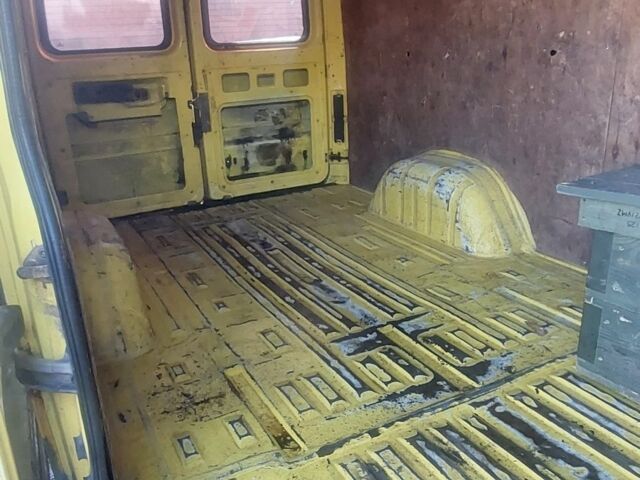 Желтый Фольксваген ЛТ, объемом двигателя 2.5 л и пробегом 380 тыс. км за 5600 $, фото 9 на Automoto.ua