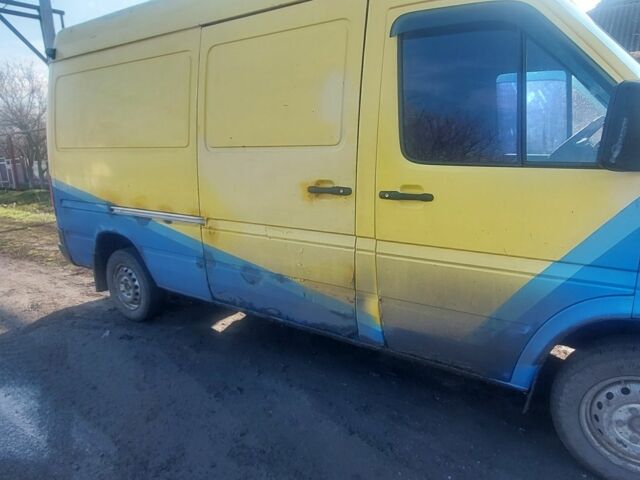 Желтый Фольксваген ЛТ, объемом двигателя 2.5 л и пробегом 380 тыс. км за 5600 $, фото 3 на Automoto.ua