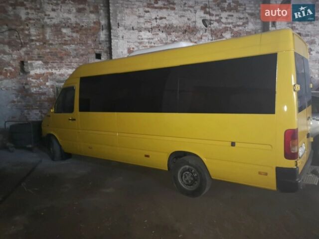 Желтый Фольксваген ЛТ, объемом двигателя 0 л и пробегом 920 тыс. км за 9500 $, фото 2 на Automoto.ua
