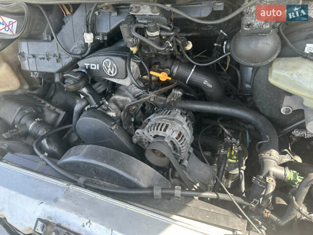 Серый Фольксваген ЛТ, объемом двигателя 2.46 л и пробегом 800 тыс. км за 8000 $, фото 4 на Automoto.ua