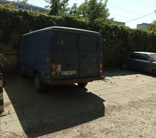 Синий Фольксваген ЛТ, объемом двигателя 2.4 л и пробегом 600 тыс. км за 1600 $, фото 3 на Automoto.ua