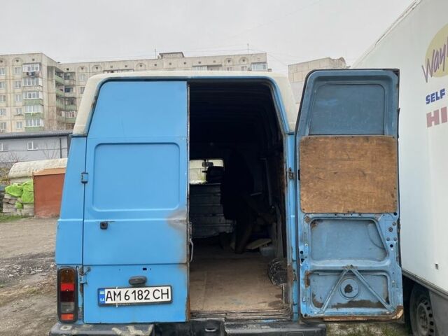 Синий Фольксваген ЛТ, объемом двигателя 2.4 л и пробегом 500 тыс. км за 2000 $, фото 5 на Automoto.ua