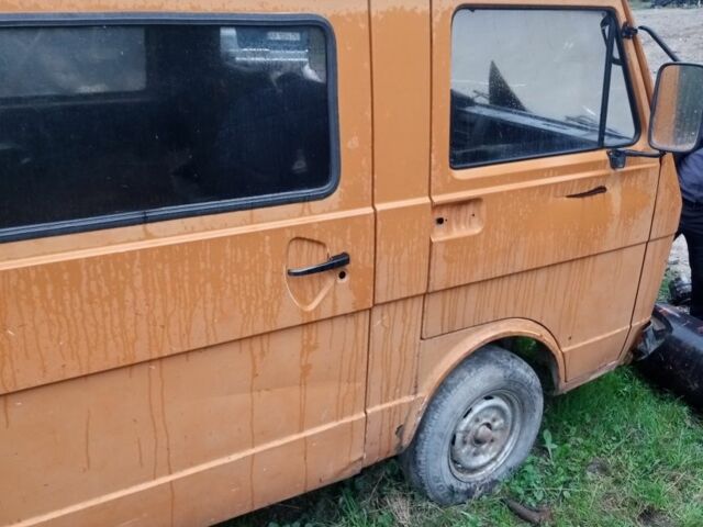 Помаранчевий Фольксваген ЛТ, об'ємом двигуна 0 л та пробігом 350 тис. км за 800 $, фото 1 на Automoto.ua