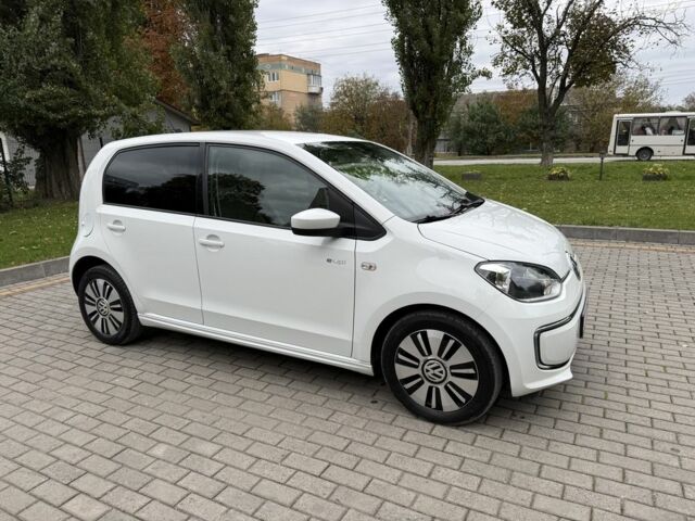 Фольксваген Мультиван 2013 в Каменце-Подольском на Automoto.ua Белый Фольксваген Мультиван, объемом двигателя 0 л и пробегом 150 тыс. км за 5999 $, фото 6 на Automoto.ua