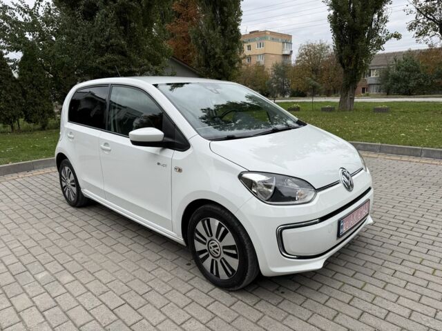 Фольксваген Мультиван 2013 в Каменце-Подольском на Automoto.ua Белый Фольксваген Мультиван, объемом двигателя 0 л и пробегом 150 тыс. км за 5999 $, фото 1 на Automoto.ua