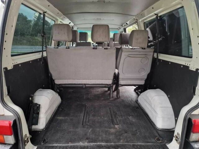 Фольксваген Мультиван 2001 в Ивано-Франковске на Automoto.ua Белый Фольксваген Мультиван, объемом двигателя 2.5 л и пробегом 217 тыс. км за 1800 $, фото 7 на Automoto.ua