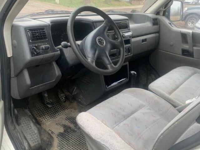 Белый Фольксваген Мультиван, объемом двигателя 0 л и пробегом 350 тыс. км за 2800 $, фото 5 на Automoto.ua