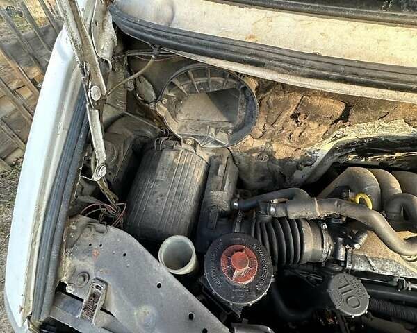 Білий Фольксваген Мультиван, об'ємом двигуна 2.5 л та пробігом 235 тис. км за 1978 $, фото 4 на Automoto.ua