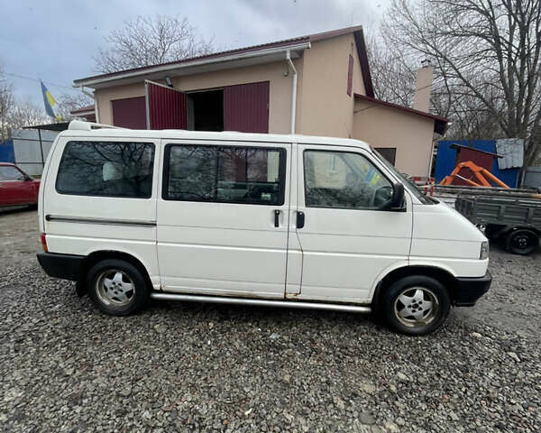 Белый Фольксваген Мультиван, объемом двигателя 2.46 л и пробегом 222 тыс. км за 4700 $, фото 2 на Automoto.ua