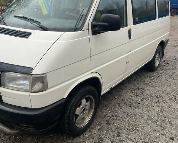 Белый Фольксваген Мультиван, объемом двигателя 2.46 л и пробегом 222 тыс. км за 4700 $, фото 5 на Automoto.ua