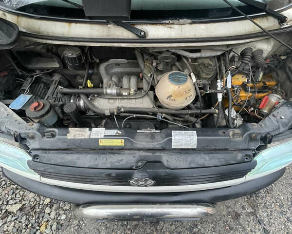 Белый Фольксваген Мультиван, объемом двигателя 2.46 л и пробегом 222 тыс. км за 4700 $, фото 4 на Automoto.ua