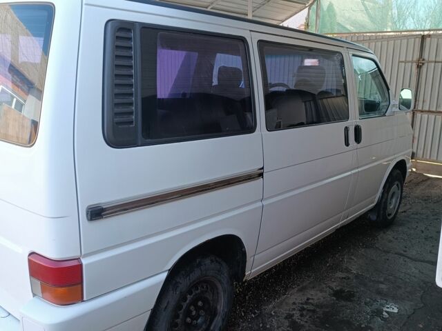 Белый Фольксваген Мультиван, объемом двигателя 1.9 л и пробегом 392 тыс. км за 6400 $, фото 3 на Automoto.ua