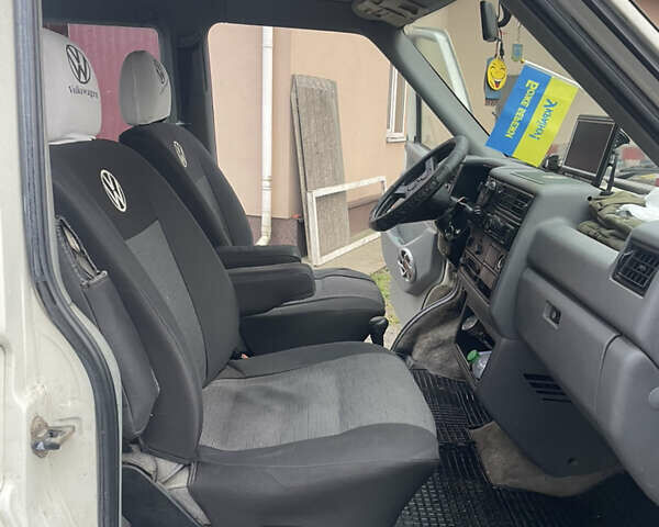 Белый Фольксваген Мультиван, объемом двигателя 2.46 л и пробегом 222 тыс. км за 4700 $, фото 12 на Automoto.ua