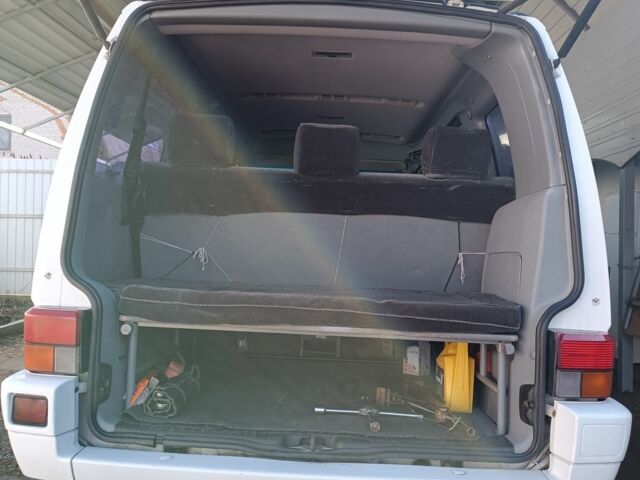 Белый Фольксваген Мультиван, объемом двигателя 1.9 л и пробегом 392 тыс. км за 6400 $, фото 5 на Automoto.ua