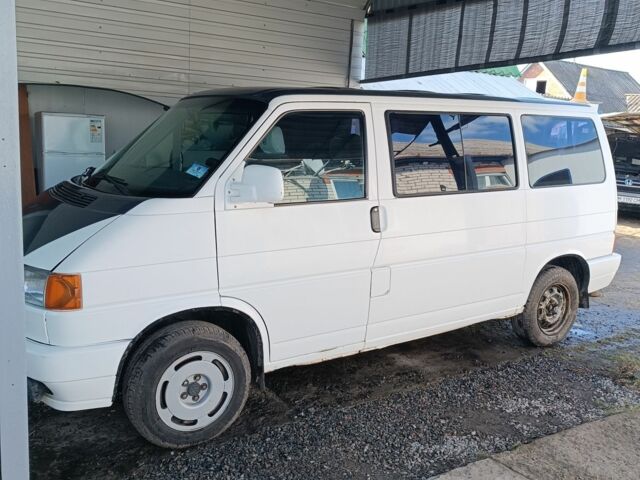 Белый Фольксваген Мультиван, объемом двигателя 1.9 л и пробегом 392 тыс. км за 6400 $, фото 1 на Automoto.ua