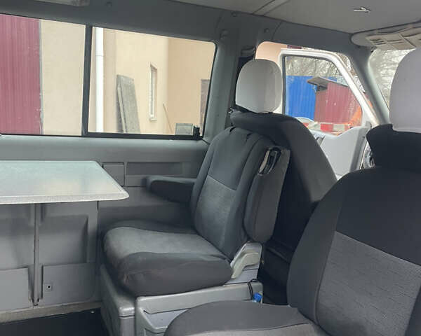 Белый Фольксваген Мультиван, объемом двигателя 2.46 л и пробегом 222 тыс. км за 4700 $, фото 13 на Automoto.ua