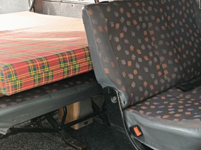 Белый Фольксваген Мультиван, объемом двигателя 2.4 л и пробегом 350 тыс. км за 3880 $, фото 11 на Automoto.ua