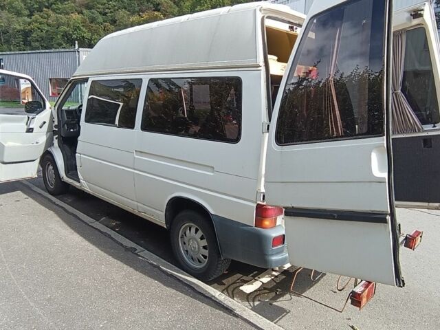 Белый Фольксваген Мультиван, объемом двигателя 2.4 л и пробегом 350 тыс. км за 3880 $, фото 4 на Automoto.ua