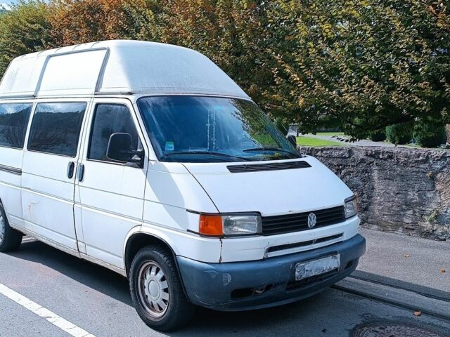 Белый Фольксваген Мультиван, объемом двигателя 2.4 л и пробегом 350 тыс. км за 3880 $, фото 2 на Automoto.ua