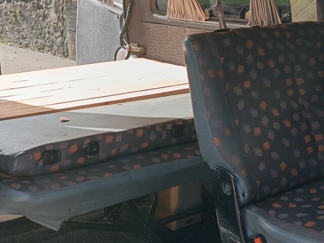 Белый Фольксваген Мультиван, объемом двигателя 2.4 л и пробегом 350 тыс. км за 3880 $, фото 5 на Automoto.ua