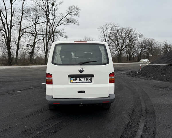 Белый Фольксваген Мультиван, объемом двигателя 1.9 л и пробегом 300 тыс. км за 8000 $, фото 5 на Automoto.ua