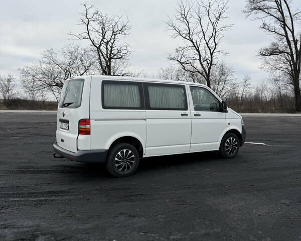 Белый Фольксваген Мультиван, объемом двигателя 1.9 л и пробегом 300 тыс. км за 8000 $, фото 6 на Automoto.ua