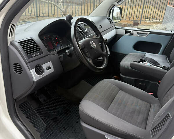 Белый Фольксваген Мультиван, объемом двигателя 1.9 л и пробегом 286 тыс. км за 10900 $, фото 8 на Automoto.ua