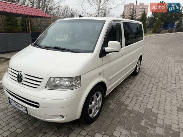 Белый Фольксваген Мультиван, объемом двигателя 1.9 л и пробегом 286 тыс. км за 10900 $, фото 1 на Automoto.ua