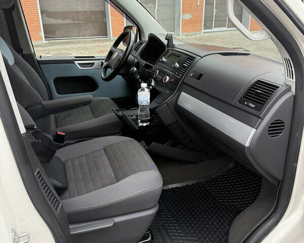 Белый Фольксваген Мультиван, объемом двигателя 1.9 л и пробегом 286 тыс. км за 10900 $, фото 5 на Automoto.ua