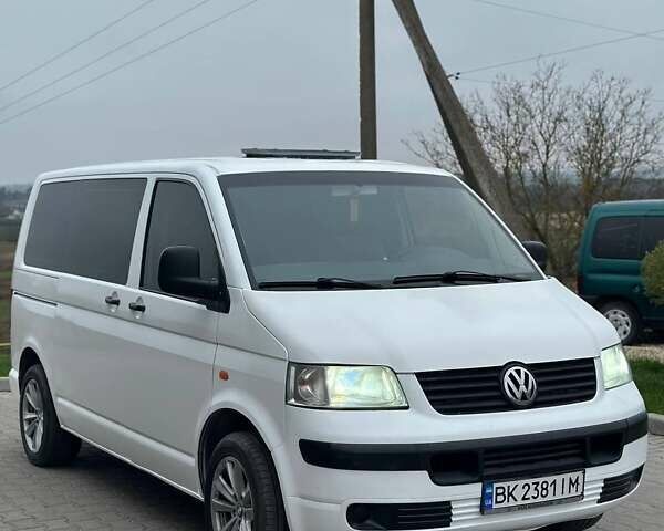 Белый Фольксваген Мультиван, объемом двигателя 1.9 л и пробегом 300 тыс. км за 6999 $, фото 15 на Automoto.ua