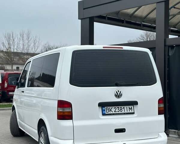 Белый Фольксваген Мультиван, объемом двигателя 1.9 л и пробегом 300 тыс. км за 6999 $, фото 4 на Automoto.ua