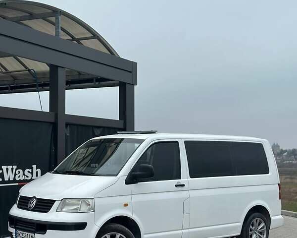 Белый Фольксваген Мультиван, объемом двигателя 1.9 л и пробегом 300 тыс. км за 6999 $, фото 6 на Automoto.ua