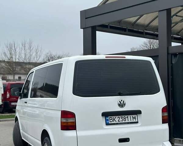 Белый Фольксваген Мультиван, объемом двигателя 1.9 л и пробегом 300 тыс. км за 6999 $, фото 13 на Automoto.ua