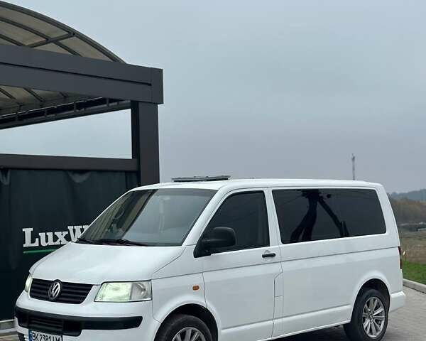 Белый Фольксваген Мультиван, объемом двигателя 1.9 л и пробегом 300 тыс. км за 6999 $, фото 2 на Automoto.ua