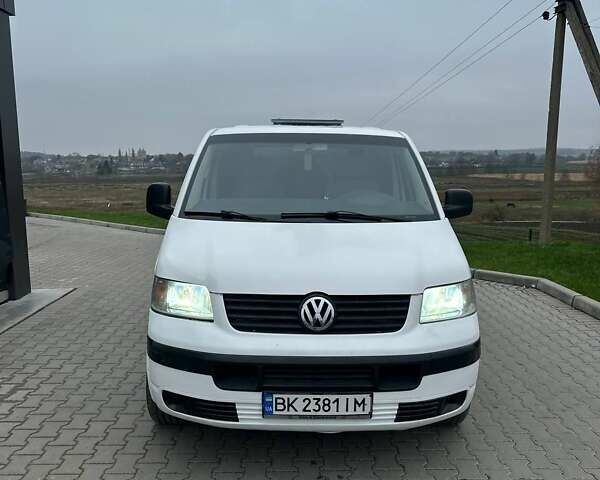 Белый Фольксваген Мультиван, объемом двигателя 1.9 л и пробегом 300 тыс. км за 6999 $, фото 18 на Automoto.ua