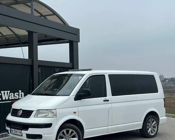 Белый Фольксваген Мультиван, объемом двигателя 1.9 л и пробегом 300 тыс. км за 6999 $, фото 3 на Automoto.ua