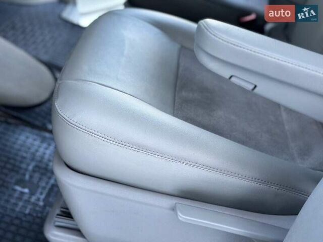 Белый Фольксваген Мультиван, объемом двигателя 2.5 л и пробегом 200 тыс. км за 13999 $, фото 17 на Automoto.ua