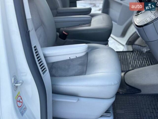 Белый Фольксваген Мультиван, объемом двигателя 2.5 л и пробегом 200 тыс. км за 13999 $, фото 22 на Automoto.ua