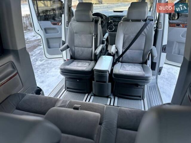 Белый Фольксваген Мультиван, объемом двигателя 2.5 л и пробегом 200 тыс. км за 13999 $, фото 31 на Automoto.ua