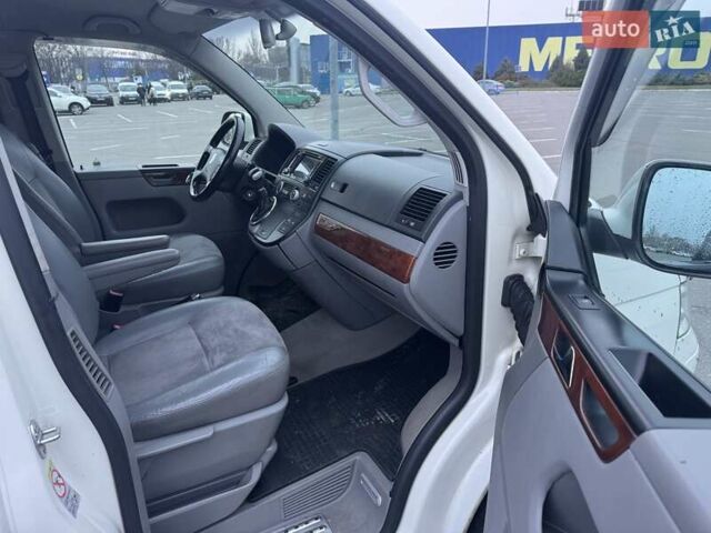 Білий Фольксваген Мультиван, об'ємом двигуна 2.46 л та пробігом 289 тис. км за 13500 $, фото 18 на Automoto.ua