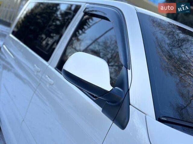 Белый Фольксваген Мультиван, объемом двигателя 2.5 л и пробегом 200 тыс. км за 13999 $, фото 9 на Automoto.ua