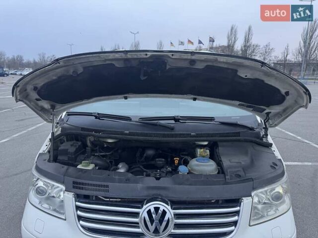 Білий Фольксваген Мультиван, об'ємом двигуна 2.46 л та пробігом 289 тис. км за 13500 $, фото 31 на Automoto.ua