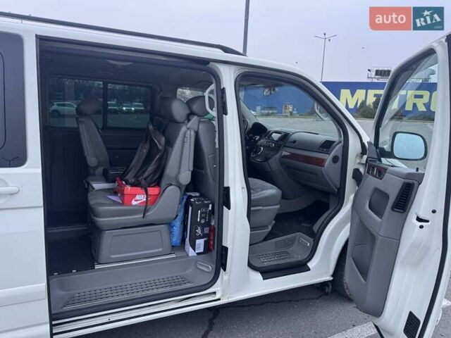Білий Фольксваген Мультиван, об'ємом двигуна 2.46 л та пробігом 289 тис. км за 13500 $, фото 23 на Automoto.ua
