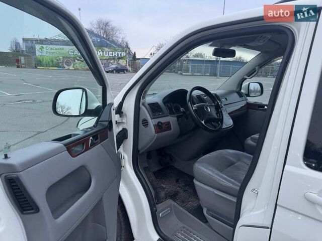 Білий Фольксваген Мультиван, об'ємом двигуна 2.46 л та пробігом 289 тис. км за 13500 $, фото 16 на Automoto.ua