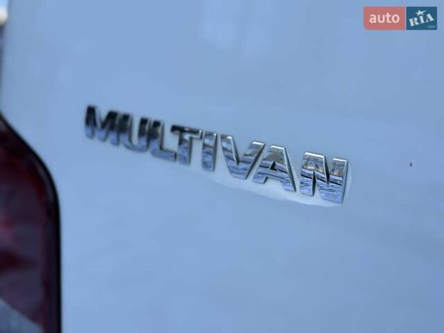 Белый Фольксваген Мультиван, объемом двигателя 2.5 л и пробегом 200 тыс. км за 13999 $, фото 33 на Automoto.ua