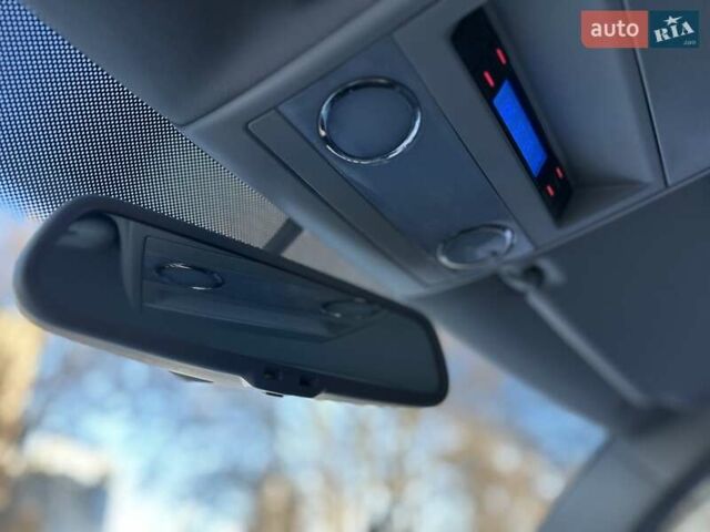 Белый Фольксваген Мультиван, объемом двигателя 2.5 л и пробегом 200 тыс. км за 13999 $, фото 49 на Automoto.ua