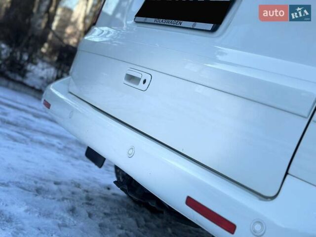 Белый Фольксваген Мультиван, объемом двигателя 2.5 л и пробегом 200 тыс. км за 13999 $, фото 7 на Automoto.ua